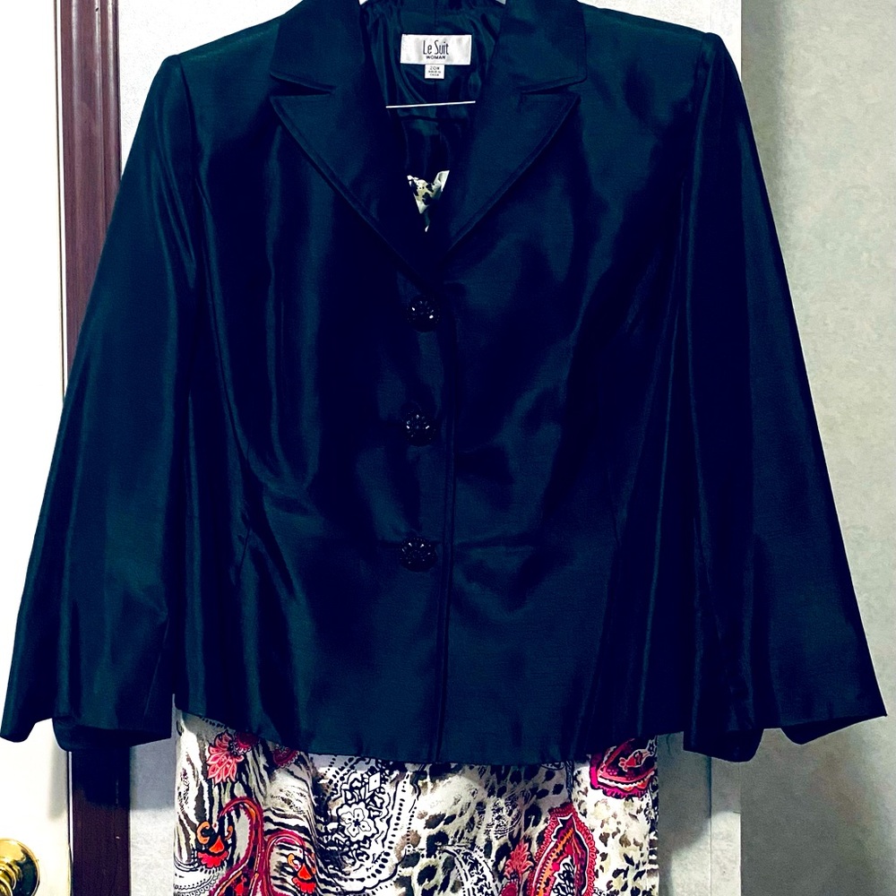 Le Suit Belks Womens Skirt Suit Good Condition.